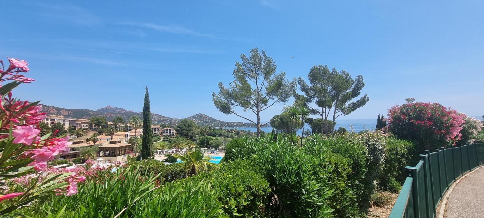 Agay Cap Esterel Village Allee Fleurs - F2 Clim Vue Golf Et Mer - Grande Terrasse Plein Sud Saint-Raphaël Eksteriør billede